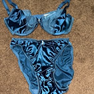 Oscar de la Renta Bra & Panty Set